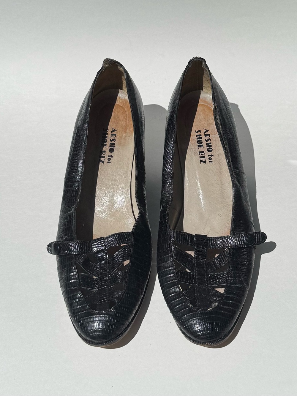 Vintage 1970s Arsho for Shoe Biz Lizard Embossed Maryjane Lattice Heeled Flat.